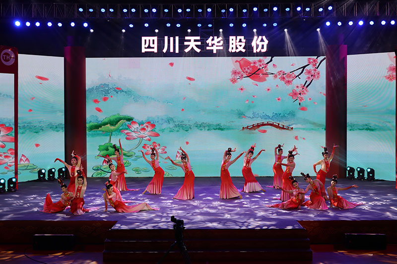 08 舞蹈：宏图锦鲤.jpg